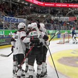 Lausanne se congratule après le 2-0 de Rochette KEYSTONE/Andrea Branca